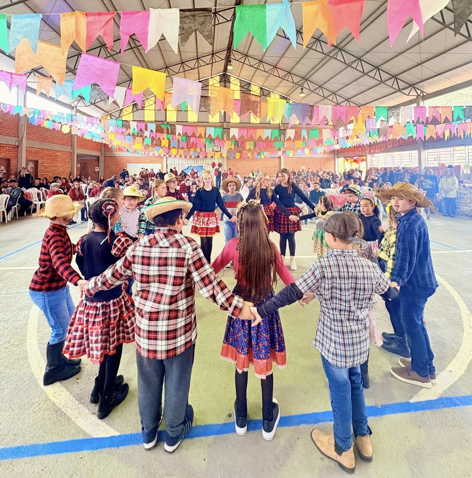 Jornal Bom Dia | Notícias | Notícias: festa-junina-reune-estudantes ...